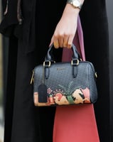 شنطة نسائية بتصميم أنيق بلون أسود