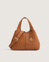 شنطة مميزة بمقاس متوسط بلون بني