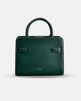 شنطة بمقاس واسع باللون الأخضر.