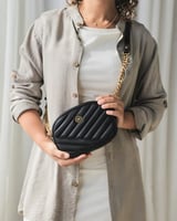 ‎ شنطة سحاب النسائية بلون أسود