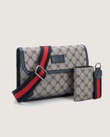 طقم هدية للجنسين من شنطة ومحفظة وميدالية.