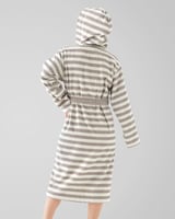 روب استحمام جذاب بلون أبيض ورمادي