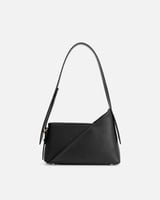 شنطة كتحفة هندسية بلون أسود