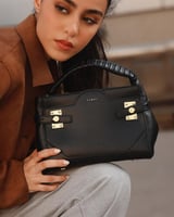 ‎ شنطة نسائية بمقاس لكل يوم بلون أسود