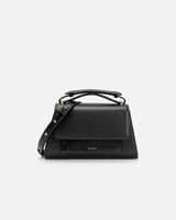 شنطة ترمز للأناقة وتناسب كل إطلالاتك بلون أسود