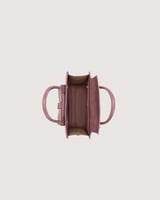 طقم شنطتين نسائية بحجم واسع باللون الوردي.