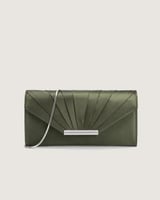 شنطة نسائية أنيقة لحضور ملفت بلون أخضر