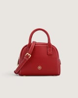 شنطة نسائية بتصميم مميز بلون أحمر