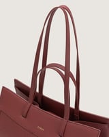 شنطة خُلود النسائية جلد بلون عودي