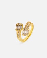 خاتم نسائي بلون ذهبي يتزين بأحجار الزركون