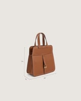 شنطة لاطلالتك العملية باللون البني