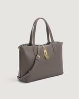 شنطة نسائية بلون رمادي بحجم كبير