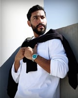 ساعة رجالية بسير شبكي بلون فضي