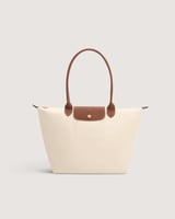 شنطة نسائية بمقاس كبير بلون بيج وبني