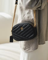 ‎ شنطة سحاب النسائية بلون أسود