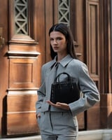 شنطة نسائية كلاسيك بلون أسود