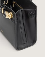 شنطة شمس النسائية جلد بلون أسود