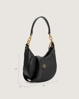 شنطة نسائية بلون أسود وبمقاس صغير.