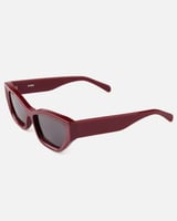 نظارة شمسية نسائية جذابة بلون أحمر