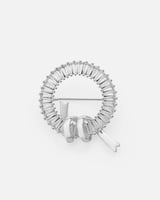 بروش نسائي بتصميم أنيق بلون فضي