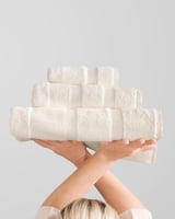 طقم من مناشف كلاسيك بلون أبيض