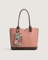 شنطة لاطلالتك العملية باللون الوردي