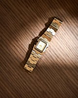 ساعة مدى النسائية بسير من الستيل بلون ذهبي