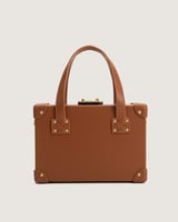 شنطة ياقوت النسائية من الجلد بلون بني.