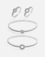 طقم نسائي مميز باللون الفضي