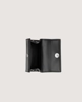 شنطة للأطفال بلون أسود وبحجم ميني