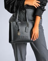 شنطة نسائية كلاسيك بلون أسود