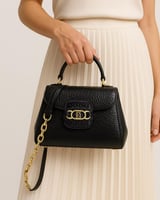 شنطة نسائية من الجلد البارز بلون أسود