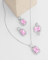 طقم اكسسوار نسائي بتصميم جذاب بلون فضي و وردي