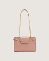 شنطة بحجم كبير ومناسب باللون الوردي