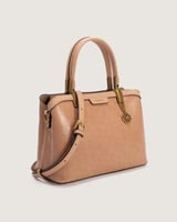 شنطة نسائية بتصميم جذاب بلون وردي