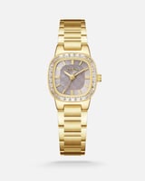 طقم نسائي بعبق من الاناقة