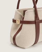 شنطة أرجوان النسائية عملية بلون بني وبيج