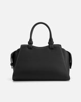 شنطة نسائية أنيقة بلون أسود