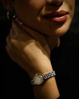 ساعة حرير النسائية بلون ذهبي وفضي