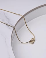 هدية نسائية من ساعة و سلسال وميدالية