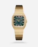 طقم نسائي يميز حضورك