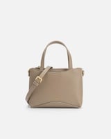 شنطة نسائية تعبر عن الجمال بلون بني ترابي