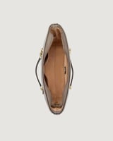 شنطة نسائية كلاسيك بلون رمادي.