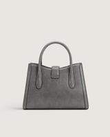 شنطة تناسب اطلالتك اليومية بلون رمادي