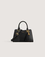 شنطة نسائية من الجلد بلون أسود