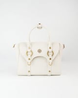 شنطة نسائية بمقاس كبير باللون البيج