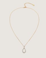 سلسال لامع لحضور مميز بلون ذهبي