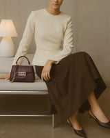 شنطة نسائية من الجلد البارز بلون بني