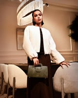 شنطة نسائية تعبر عن الأناقة بلون أخضر