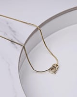 هدية نسائية من ساعة و سلسال وميدالية